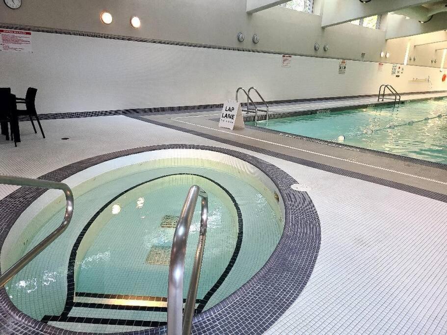 Spacious Dt 2-Bdr High-Rise With View, Pool, Gym فانكوفر المظهر الخارجي الصورة