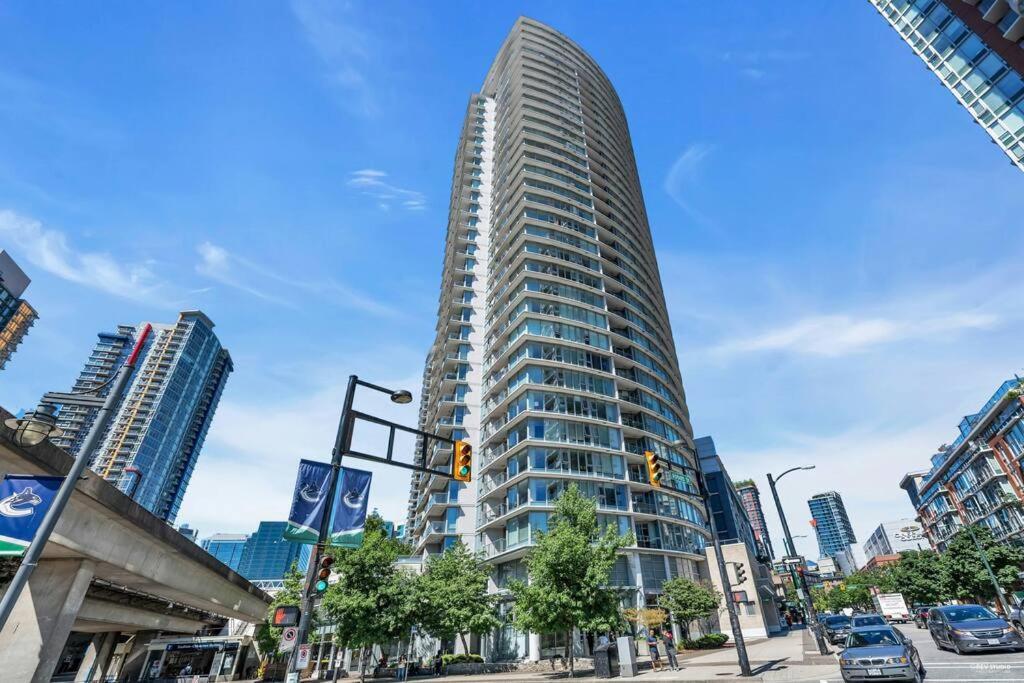 Spacious Dt 2-Bdr High-Rise With View, Pool, Gym فانكوفر المظهر الخارجي الصورة